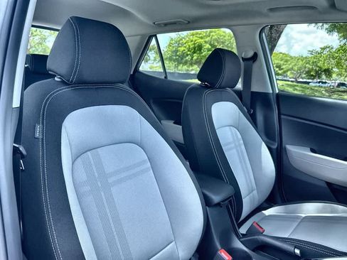 Used 2025 Hyundai Venue SEL FWD image 27