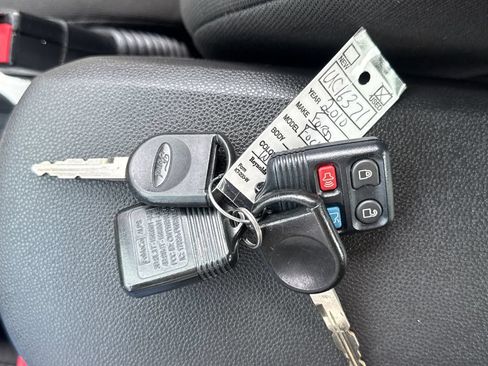 Used 2010 Ford Focus SE FWD image 31