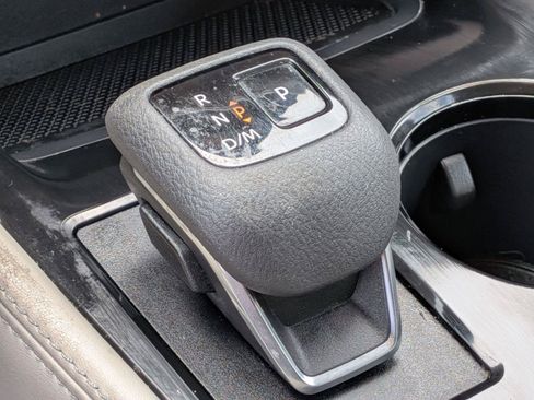 Used 2023 Nissan Rogue SL FWD image 16