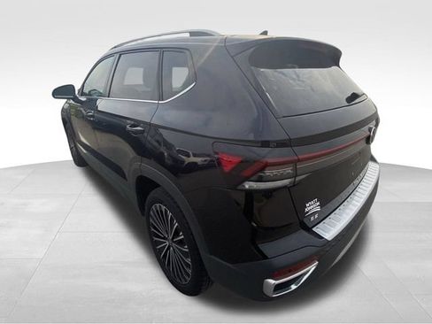 Used 2025 Volkswagen Taos SE FWD image 7
