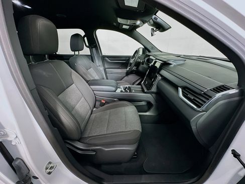 Used 2025 GMC Acadia Elevation image 33