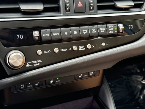 Certified 2025 Lexus ES 300h w/ Premium Package FWD image 19
