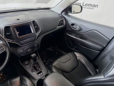 Used 2019 Jeep Cherokee Latitude Plus w/ Cold Weather Group AWD/4WD image 21