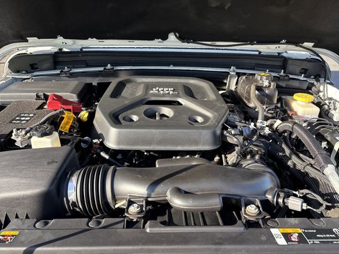 Used 2021 Jeep Wrangler Unlimited Sport AWD/4WD image 34