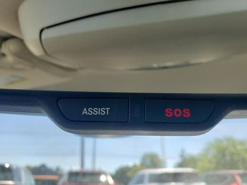 Used 2018 Chrysler 300 Touring L AWD/4WD image 31
