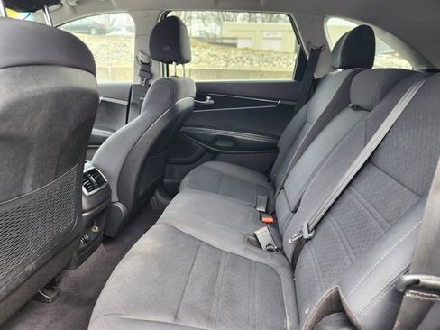 Used 2018 Kia Sorento AWD image 16