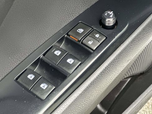 Used 2020 Toyota Camry SE image 20