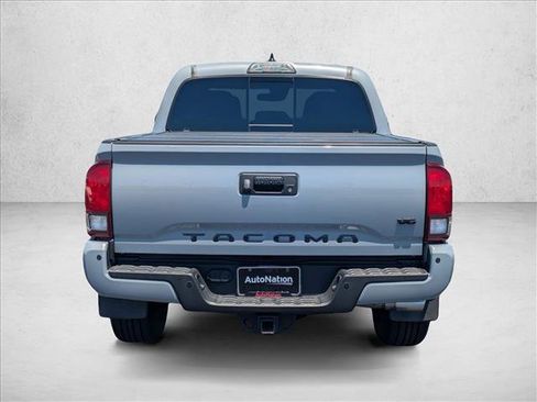 Used 2018 Toyota Tacoma TRD Sport w/ Technology Package RWD image 7