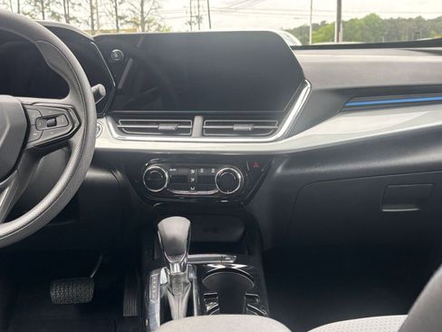 Used 2025 Chevrolet Trax LT image 18