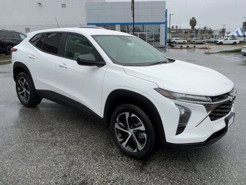 Used 2026 Chevrolet Trax RS image 2