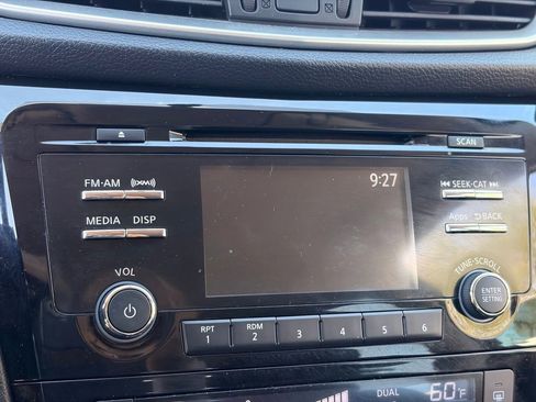 Used 2015 Nissan Rogue SV FWD image 21