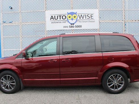 Used 2017 Dodge Grand Caravan SXT FWD image 8