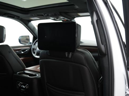 Used 2024 GMC Yukon XL Denali Ultimate AWD/4WD image 18