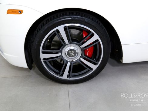 Used 2019 Rolls-Royce Wraith image 32