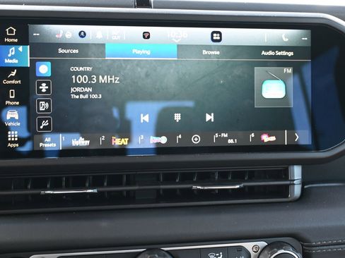 New 2025 Jeep Gladiator Sport image 15