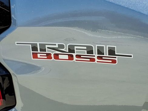 Used 2024 Chevrolet Colorado Trail Boss w/ Technology Package image 11