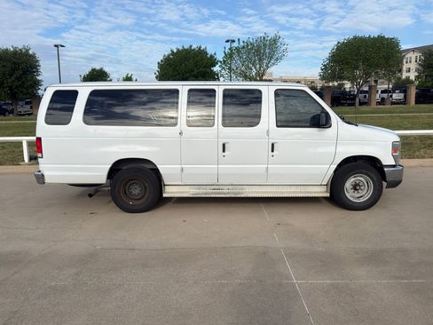 Used 2014 Ford E-350 and Econoline 350 XLT image 2