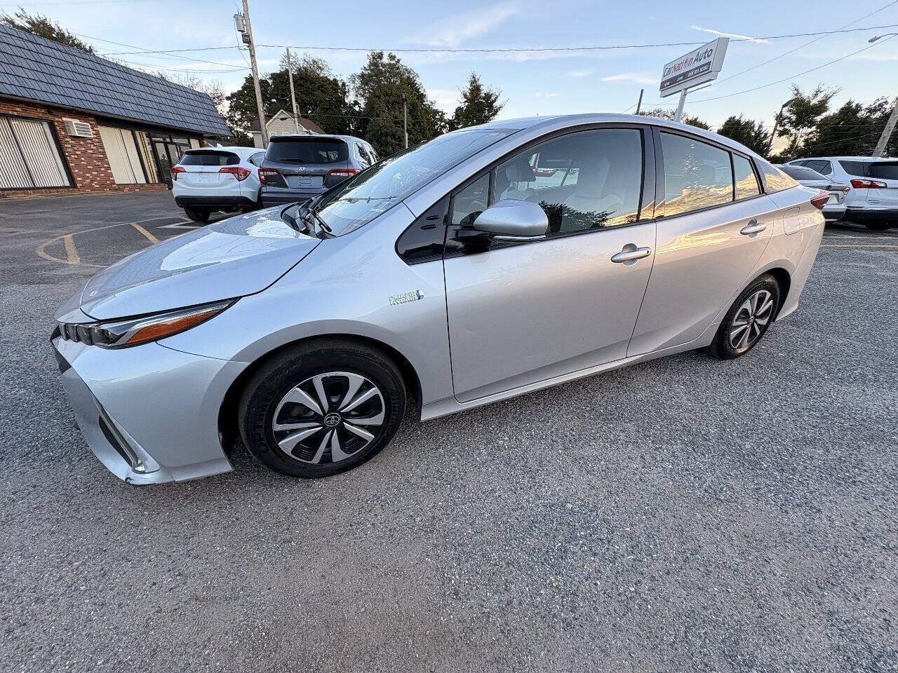 Used 2017 Toyota Prius Prime Plus FWD image 11
