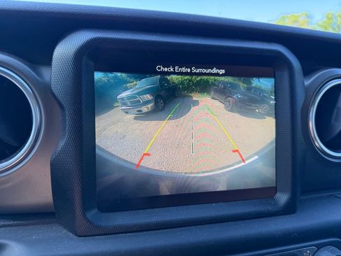 Used 2019 Jeep Wrangler Unlimited Rubicon AWD/4WD image 14