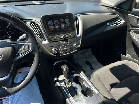 Used 2018 Chevrolet Malibu LT w/ Driver Confidence Package image 10