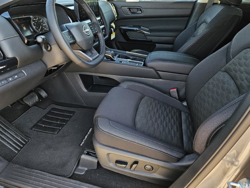 Certified 2026 Nissan Pathfinder SV FWD image 17