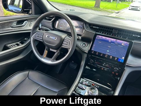 Certified 2024 Jeep Grand Cherokee Limited w/ Black Appearance Package image 12