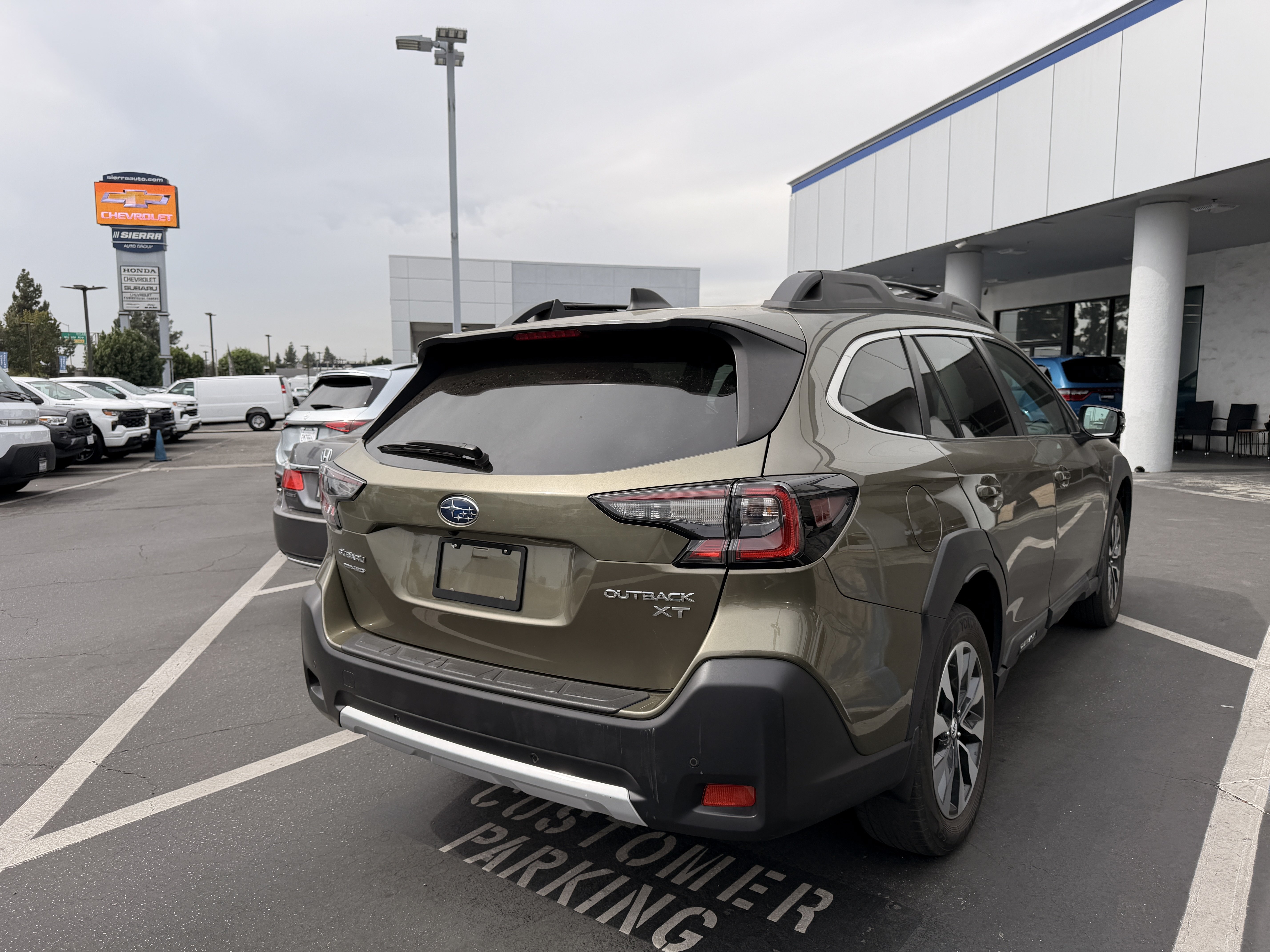 Used 2024 Subaru Outback Limited XT AWD/4WD image 3