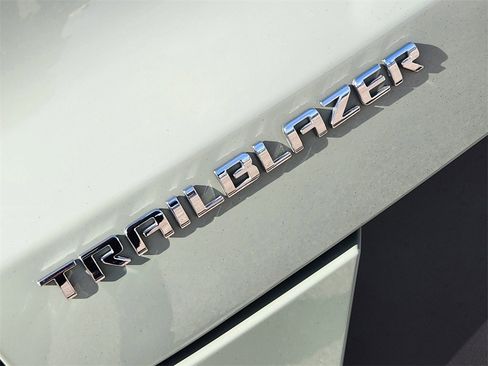 Used 2025 Chevrolet TrailBlazer ACTIV w/ Convenience Package image 11