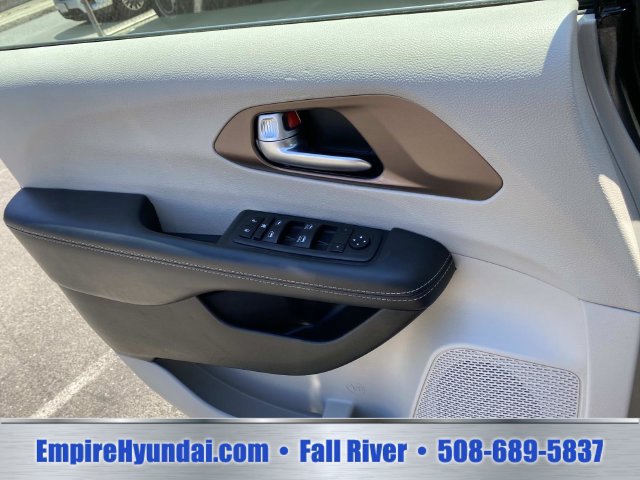 Used 2023 Chrysler Voyager LX FWD image 18