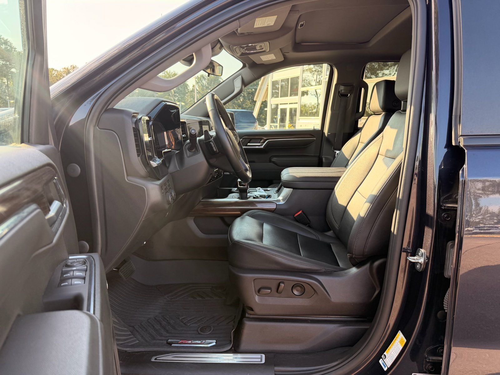Used 2023 Chevrolet Silverado 1500 LT Trail Boss w/ LT Trail Boss Premium Package AWD/4WD image 14