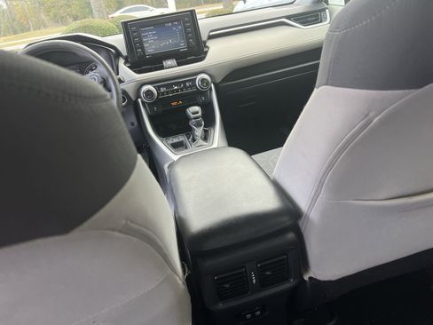 Used 2021 Toyota RAV4 XLE w/ Convenience Package image 31