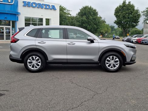 Used 2024 Honda CR-V LX image 7
