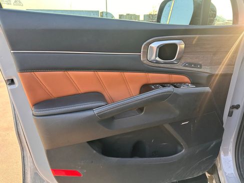 Used 2023 Kia Sorento SX Prestige image 9