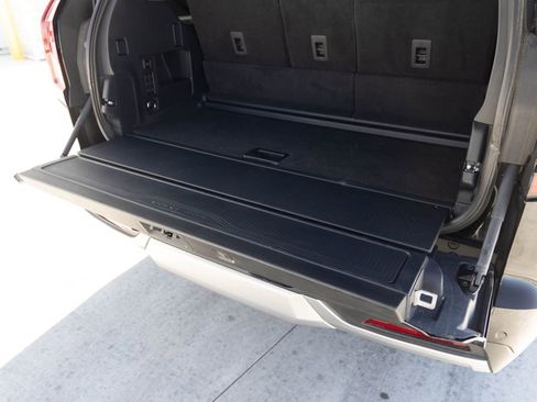 Used 2025 Ford Expedition Platinum w/ Driver's Package image 25