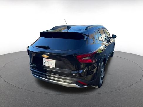 Used 2025 Chevrolet Trax LT w/ LT Convenience Package image 14