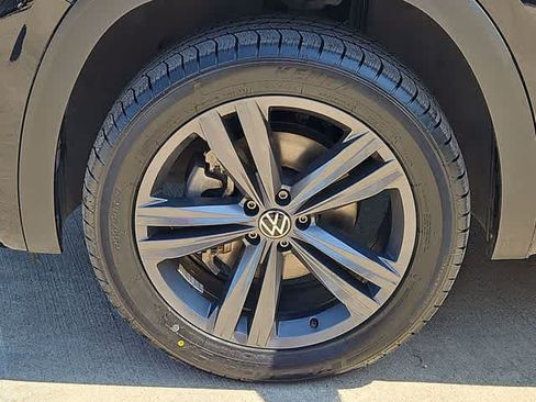 Used 2021 Volkswagen Atlas SE w/ Panoramic Sunroof Package FWD image 13