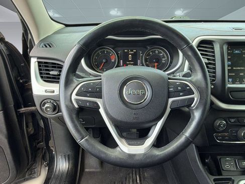 Used 2018 Jeep Cherokee Latitude Plus FWD image 11
