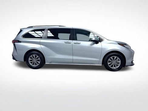Certified 2021 Toyota Sienna LE AWD/4WD image 11