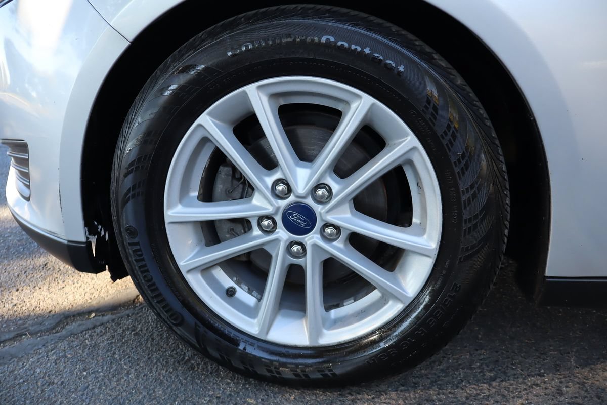 Used 2018 Ford Focus SE w/ Cold Weather Package FWD image 39