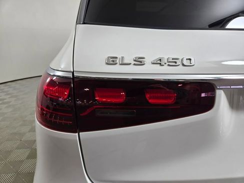 Used 2025 Mercedes-Benz GLS 450 4MATIC image 9