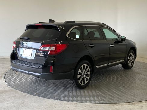 Used 2017 Subaru Outback 3.6R Touring image 9