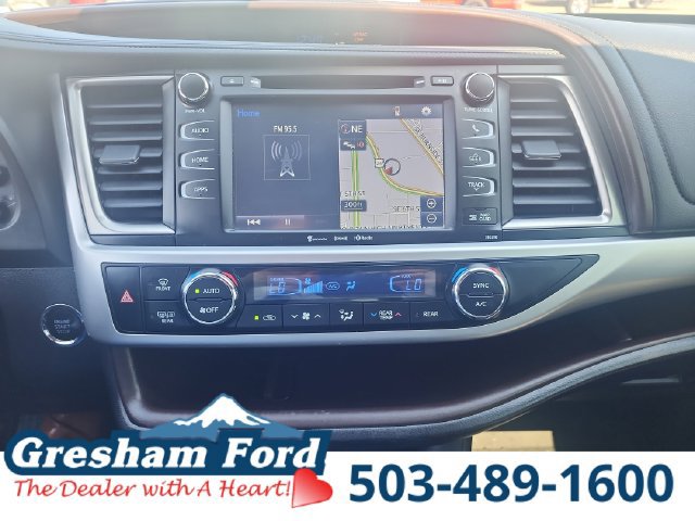 Used 2019 Toyota Highlander XLE AWD/4WD image 25