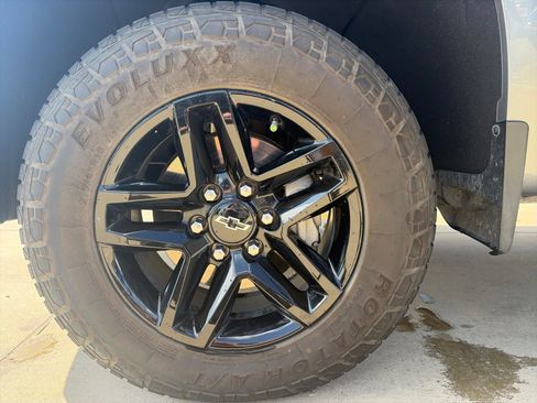 Used 2021 Chevrolet Silverado 1500 Custom Trail Boss AWD/4WD image 23
