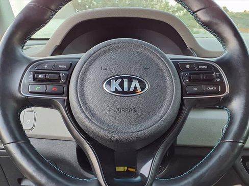 Used 2017 Kia Niro Touring image 16
