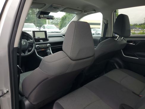 Used 2024 Toyota RAV4 XLE FWD image 10