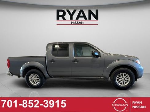 Used 2017 Nissan Frontier SV image 6