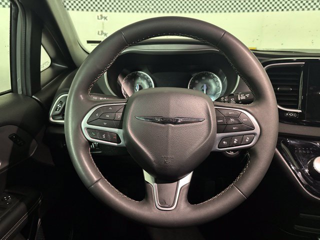 Used 2025 Chrysler Pacifica Select FWD image 27
