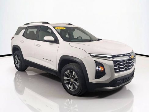 Used 2025 Chevrolet Equinox LT w/ Convenience Package II FWD image 2