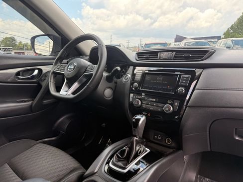 Used 2019 Nissan Rogue SV FWD image 36
