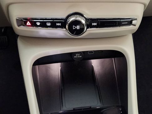 New 2026 Volvo XC40 B4 Plus w/ Protection Package Premier FWD image 18